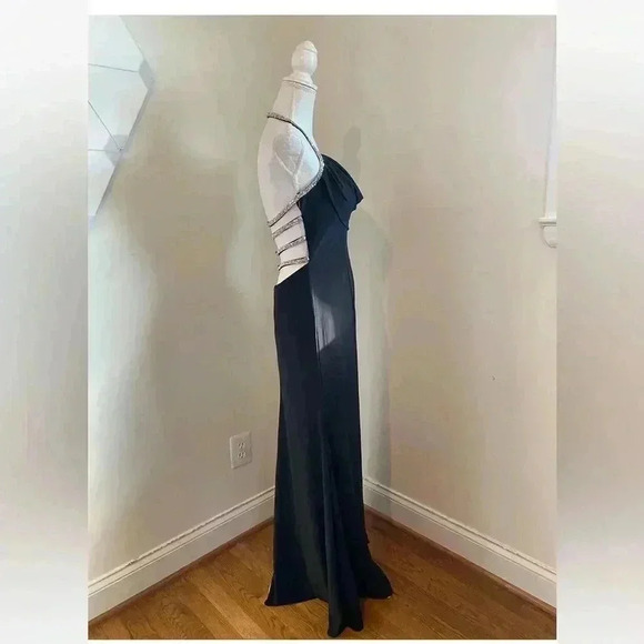 Mac Duggal  Long Black Gown Size 6 - Picture 6 of 9